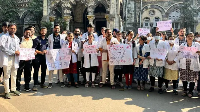 अतिदक्षता विभाग वगळता इतर रुग्णसेवा बंद करत मार्डच्या संपाला सुरुवात.