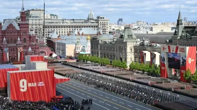 در میان سربازانی که در میدان سرخ مسکو رژه رفتند، سربازان چینی و یگانهایی از ویتنام و مغولستان هم حضور داشتند