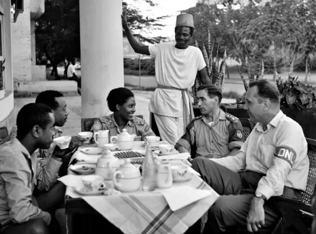 Sister Aster Ayyaanaa loltoota Itoophiyaa Birgeedii 'Taaqel' jedhamu waliin Koongoo, Istaaniliviileetti bara 1960.