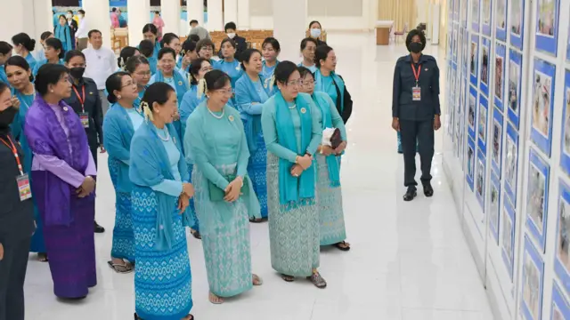 ဗိုလ်ချုပ်မှူးကြီးမင်းအောင်လှိုင်ရဲ့ဇနီးဒေါ်ကြူကြူလှနဲ့အတူတွေ့ရတဲ့ ဒေါက်တာသက်သက်ဇင်