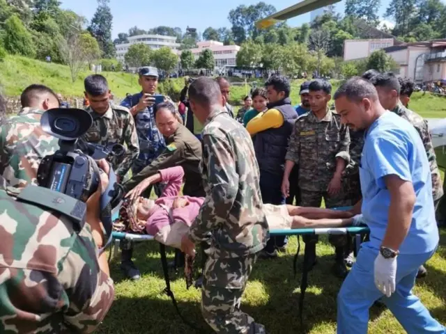 मदतकार्य करणारे जवान