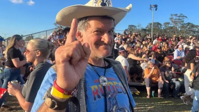 گای آلگوزینو گفته است که به نظر او تعرفه‌ها عالی هستند و حفاظت تعرفه باید سال‌ها پیش اعمال می‌شد