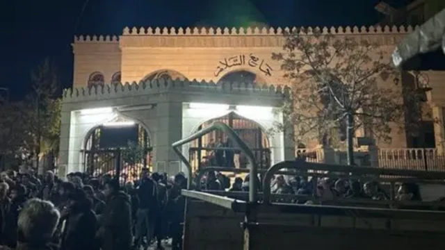 مسجد السلام در دمشق، مرکزی است که زندانیان برای یافتن خانواده‌های خود به آنجا منتقل می‌شوند