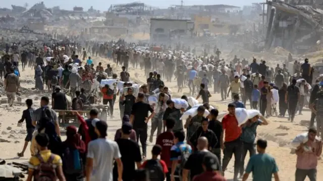 गाजाका बासिन्दा खाद्य सहायतामा निर्भर छन्