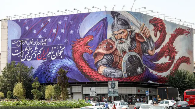 دیوارنگاره رستم در میدان انقلاب تهران