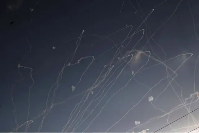 అక్టోబర్ 10న గాజా నుంచి పేల్చిన రాకెట్లను కిందకి కూల్చిన ఇజ్రాయెల్ రక్షణ వ్యవస్థ