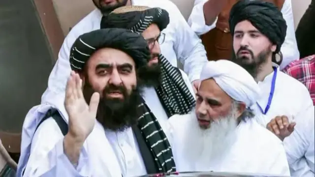 அமிர்கான் முத்தக்கியின் செய்தியாளர் சந்திப்பிற்கு 16 ஆண் பத்திரிகையாளர்கள் தேர்வு செய்யப்பட்டுள்ளனர்.