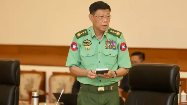 တပ်ချုပ်ဖြစ်မယ်လို့ ရေပန်းစားပြီးမှ အရန်အင်အားရောက်တဲ့ ဗိုလ်ချုပ်ကြီးမြထွန်းဦး