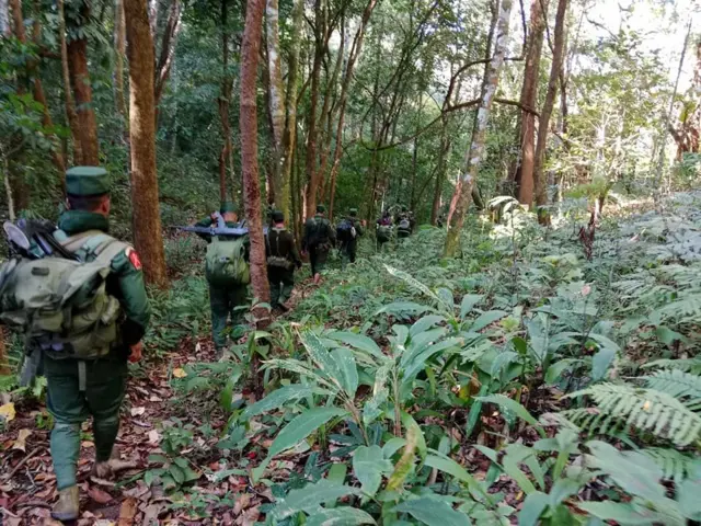PNLA တပ်ဖွဲ့ဝင်တွေ ( ပုံဟောင်း) 