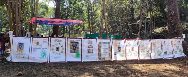 बाबलाई जत्रेत संविधानाची माहिती देणारे विविध बॅनर लावण्यात आले होते. 