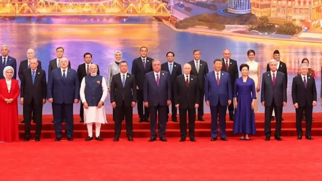 चीनमा विश्वका नेताहरूसँगै प्रधानमन्त्री केपी ओली र भारतीय प्रधानमन्त्री मोदी