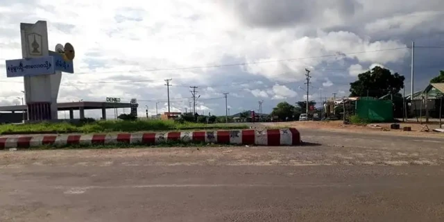 မုံရွာ-ကလေးဝ လမ်းပိုင်းအစ လမ်းဆုံ (ပုံဟောင်း)