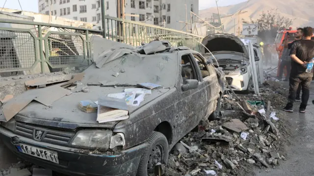 तेहरानमा इजरेली हमलापछि देखिएका दृश्य