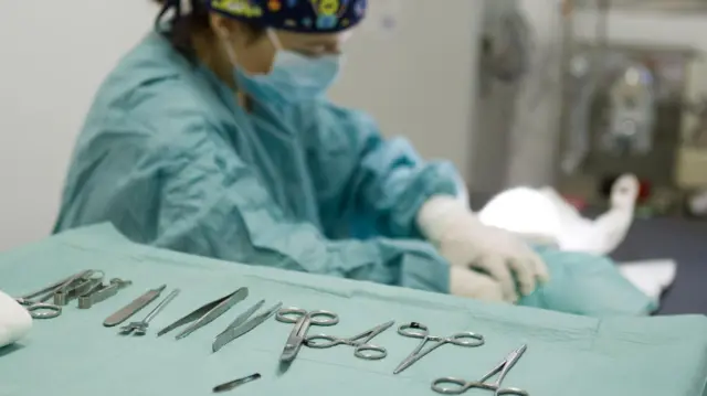 જાતિપરિવર્તનની સર્જરીની પ્રતીકાત્મક તસવીર