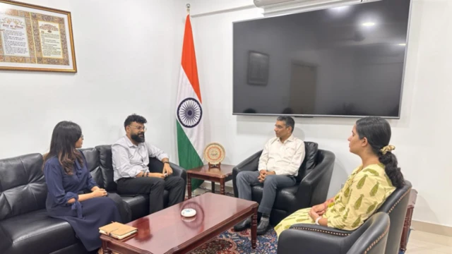 मालदीव एसोसिएशन ऑफ ट्रैवल एजेंट्स एंड टूर ऑपरेटर्स की भारत के उच्चायुक्त मुनु महावर से मुलाकात की तस्वीर