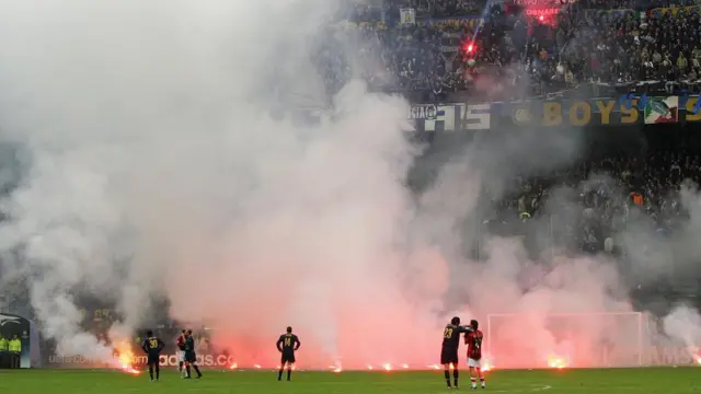 تصویر بازتری از روی کاستا و مارکو ماتراتزی، زمانی که رلندینی درحال گرفتن عکس معروف خود بود