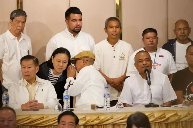 กลุ่มรวมพลังแผ่นดิน