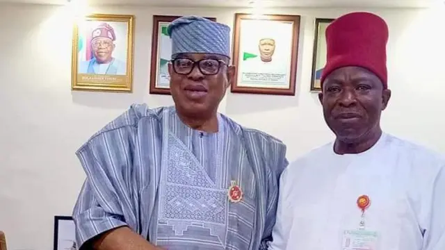 Sịnetọ Victor Umeh na Ghenga Ashafa