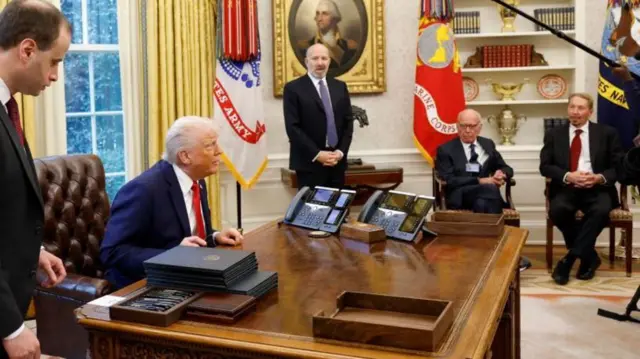 চলতি বছরের ফেব্রুয়ারিতে হোয়াইট হাউজে ডোনাল্ড ট্রাম্প ও রূপার্ট মারডক