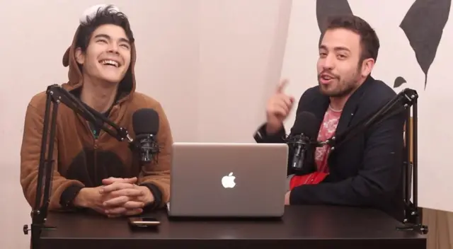 साथीसँग पडकास्ट बनाउँदै एसेभेडो