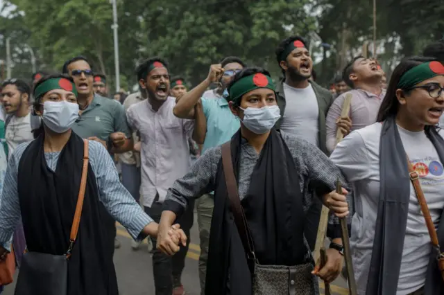 বাংলাদেশে সামাজিক বা রাজনৈতিক আন্দোলনে নারীর অংশগ্রহণ নতুন কিছু নয়