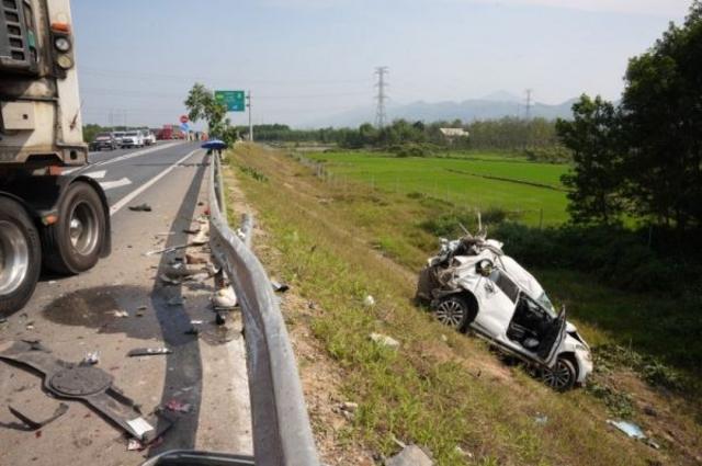 Vụ tai nạn mới nhất cho thấy những hiểm họa rình rập trên một số tuyến đường cao tốc có thiết kế không đạt chuẩn