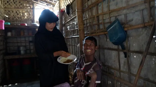 फातिमा अख्तर यांच्या मुलावरील उपचार थांबले आहेत आणि आता पुढे काय करायचं याची त्यांना कल्पना नाही.