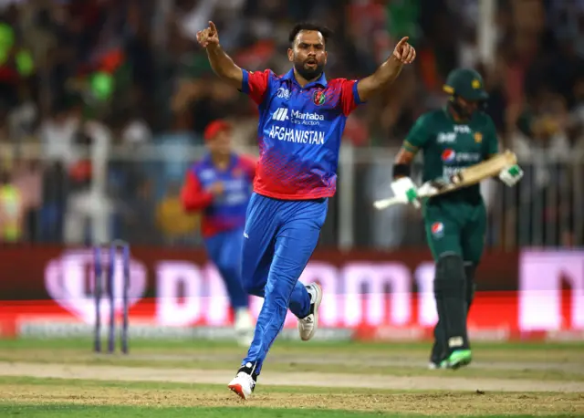 د افغانستان د کرېکټ ملي لوبډلې لوبغاړی فرید ملک یو له هغو لوبغاړو دی، چې پر خواله رسنیو ډېرې لیکنې پسې کېږي. 