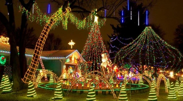 Une décoration de Noël avec 270 000 ampoules.