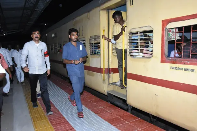 மொழிப்பிரச்னை, தமிழ், இந்தி திணிப்பு, இந்தி எதிர்ப்பு, கன்னடம் vs ஹிந்தி