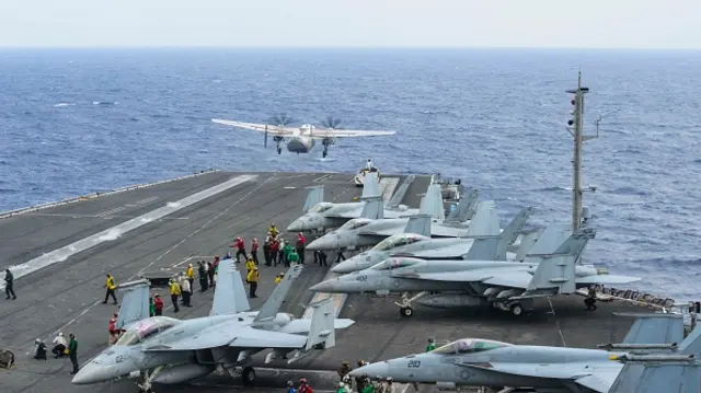 အမေရိကန် စစ်သင်္ဘောကြီး USS Ronald Reagan ဆိုက်ကပ်လာ