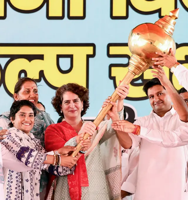 प्रियंका गांधी जंतर-मंतर पर पहलवानों के विरोध प्रदर्शन के दौरान उनसे मिलने भी पहुंची थीं.