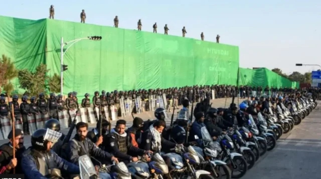 Armed security personnel mobilised to stop Pakistan protests