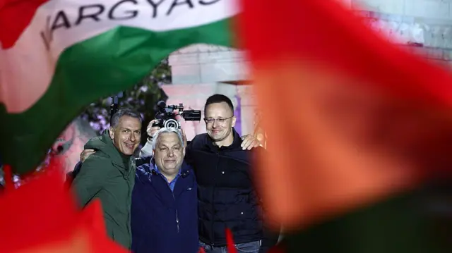 Ministar saobraćaja Janoš Lazar (levo) i ministar spoljnih poslova Peter Sijarto (desno) su Orbanovi bliski saveznici