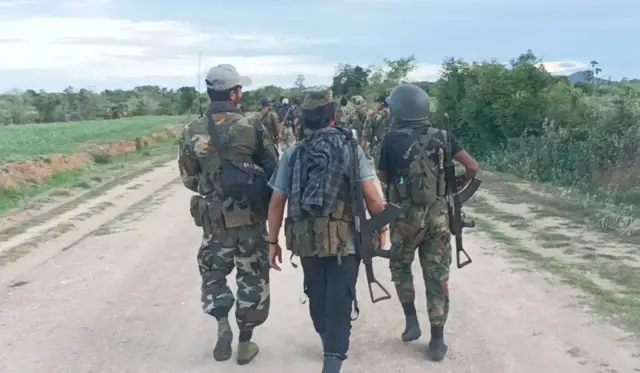 မန္တလေးတိုင်းထဲမှာ တွေ့ရတဲ့ NUG ရဲ့ ပကဖ အဖွဲ့ဝင််တချို့ (ပုံဟောင်း)