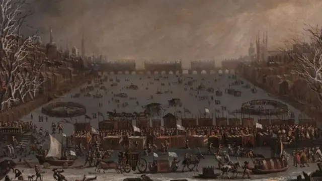 مورخ جان ایولین نے اپنی ڈائری میں منجمد دریا پر منعقد میلے میں ہونے والی ریسوں، کٹھ پتلیوں کے تماشے اور کھانے پینے کے متعدد اسٹالز کے بارے میں لکھا ہے