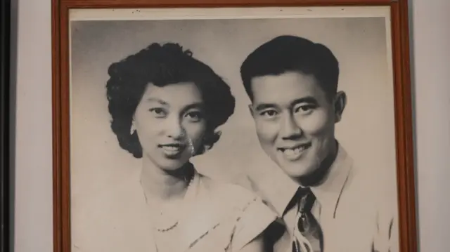 Foto Alex dan istrinya, Rochani Setiawati