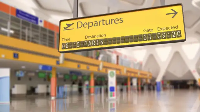 শার্ল দ্য গল এয়ারপোর্টের ভেতরে