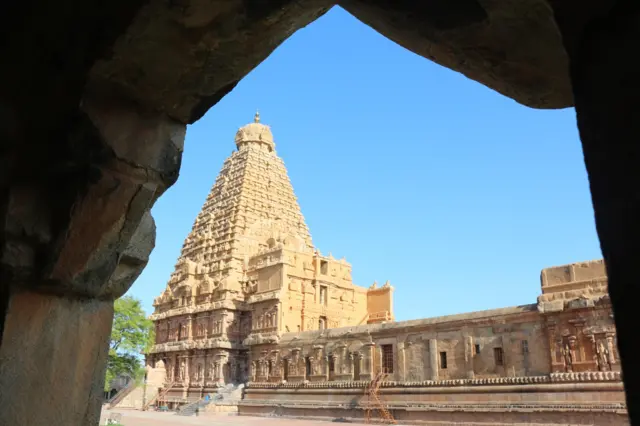 தஞ்சை பெரிய கோவில், ராஜ ராஜ சோழன், தஞ்சாவூர்