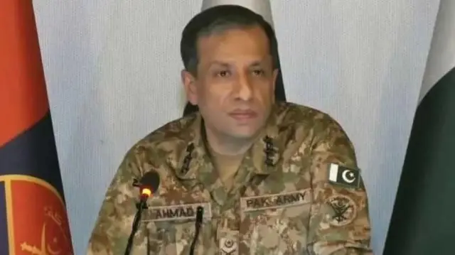 पाकिस्तानच्या लष्कराचे प्रवक्ते लेफ्टनंट जनरल अहमद शरीफ चौधरी