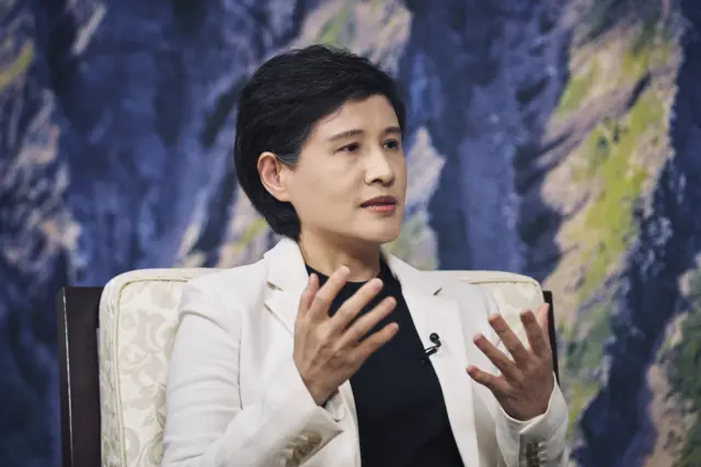 行政院副院長鄭麗君與丈夫沈學榮為台灣記憶體大廠旺宏前十大股東,持有該公司逾5.1萬張股票。