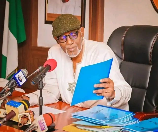 Gomina Akeredolu lasiko to buwọlu aba iṣuna ipinlẹ Ondo fun ọdun 2023 loṣu kejila ọdun 2022. Aba iṣuna yii ni eyi to buwọlu gbẹyin gẹgẹbi gomina.