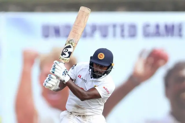 වසර දෙකක් නිහඬව සිටි කමිඳු මෙන්ඩිස් තමාට ලැබුණු දෙවන අවස්ථාවේදී ද තමන් සාර්ථක පිතිකරුවෙකු බව යළිත් තහවුරු කළේ ය.