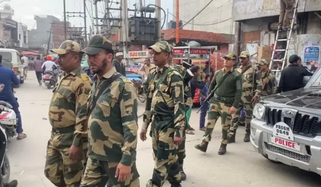 ਬਟਾਲਾ ਵਿੱਚ ਪੁਲਿਸ ਮੁਲਾਜ਼ਮਾਂ ਵੱਲੋਂ ਫਲੈਗ ਮਾਰਚ ਕੀਤਾ ਗਿਆ