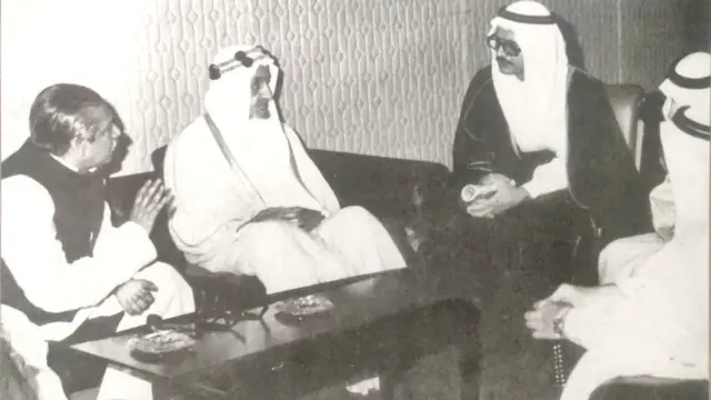 সেপ্টেম্বর ১৯৭৩, আলজেরিয়া সফরের সময় সৌদি বাদশাহ ফয়সালের সাথে শেখ মুজিবের বৈঠক