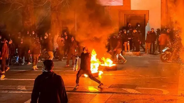 கடந்த ஆண்டு இறுதியில் இரானில் அரசாங்க எதிர்ப்பு போராட்டங்கள் வெடித்தன, ஆயிரக்கணக்கானோர் இறந்திருக்கலாம் என்று அஞ்சப்பட்டது.