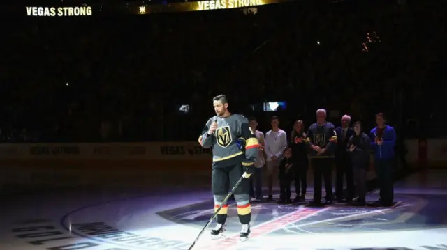 انگلاند که اصالتاً کانادایی است، شریک زندگی خود را در لاس وگاس ملاقات کرده و این شهر را خانه خود می‌داند