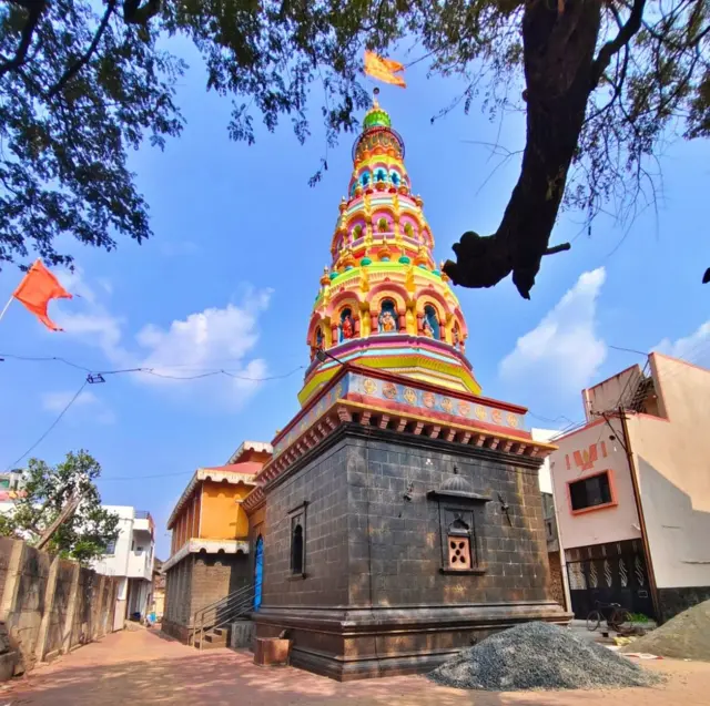 वडगणे गावातील महादेव मंदिर