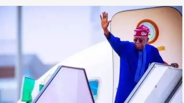 Aare Bola Tinubu n wọ ọkọ ofurufu