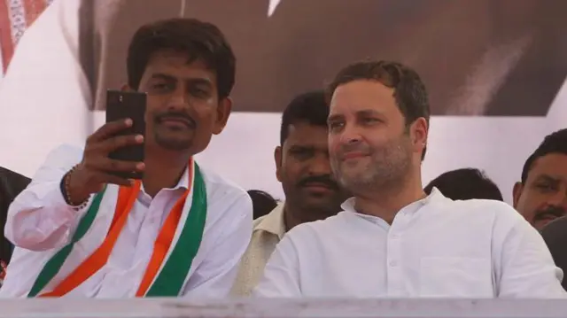 अल्पेश ठाकुर और राहुल गांधी 